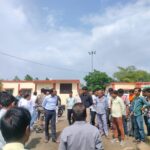 कलेक्टर ने किया खाद वितरण केंद्र का निरीक्षण, किसान भाइयों से की चर्चा