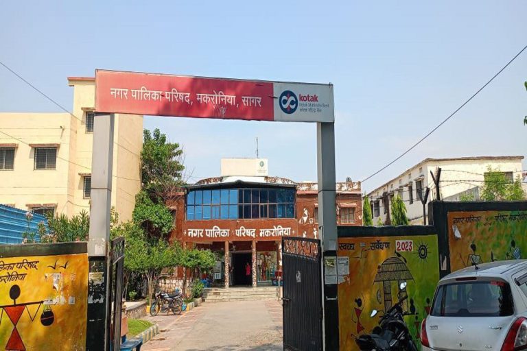 नगर पालिका आदेश का उल्लंघन करने वाले मांस /अंडा विक्रेताओं पर की गई चालानी कार्रवाई