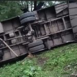 NH-44 पर भीषण हादसा: खड़ी यात्री बस में ट्रक की टक्कर, 15 यात्री घायल