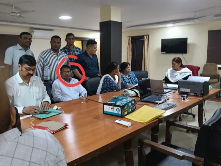 MP News: एक लाख रूपये की रिश्वत लेते पकड़ा गया कर्मचारी