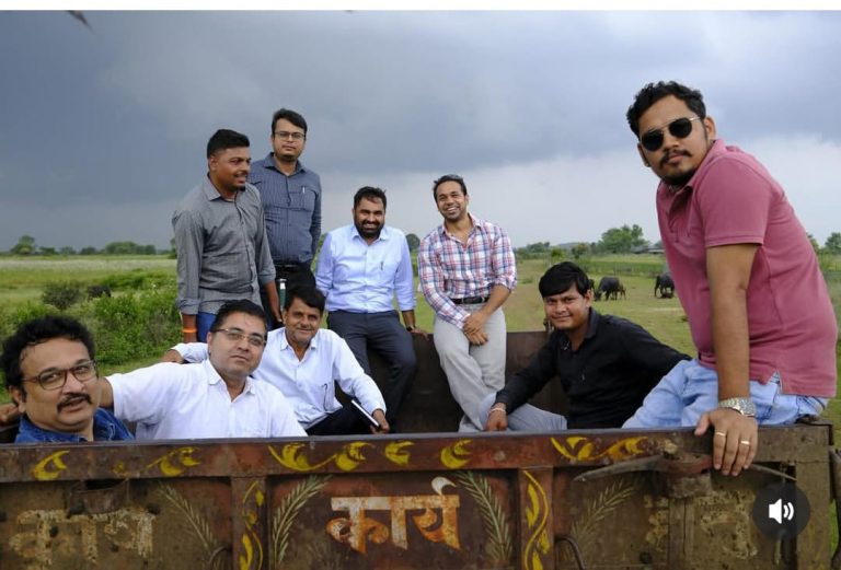 कलेक्टर के निर्देश पर जिला पंचायत सीईओ ने ट्रैक्टर पर बैठकर बरोदा सागर में फ्रूट फॉरेस्ट का निरीक्षण किया