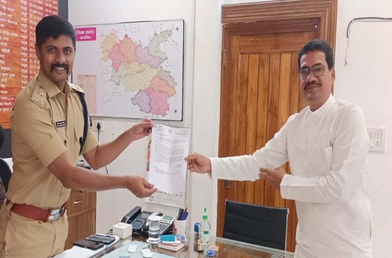 सागर: थानों में CM हेल्पलाइन बगैर निराकरण बंद करने का सनसनीखेज मामला, पूर्व मंत्री चौधरी मिले SP से सौपा पत्र