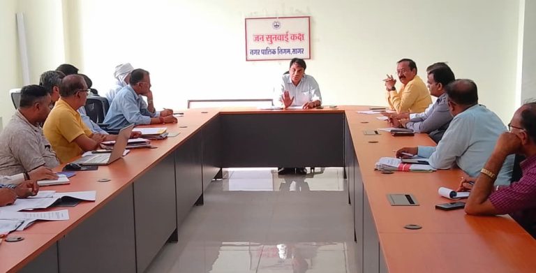 सभी नगरीय निकाय उपभोक्ता प्रभार शुल्क के लंबित बिलों के भुगतान हेतु कार्रवाई करें – निगमायुक्त