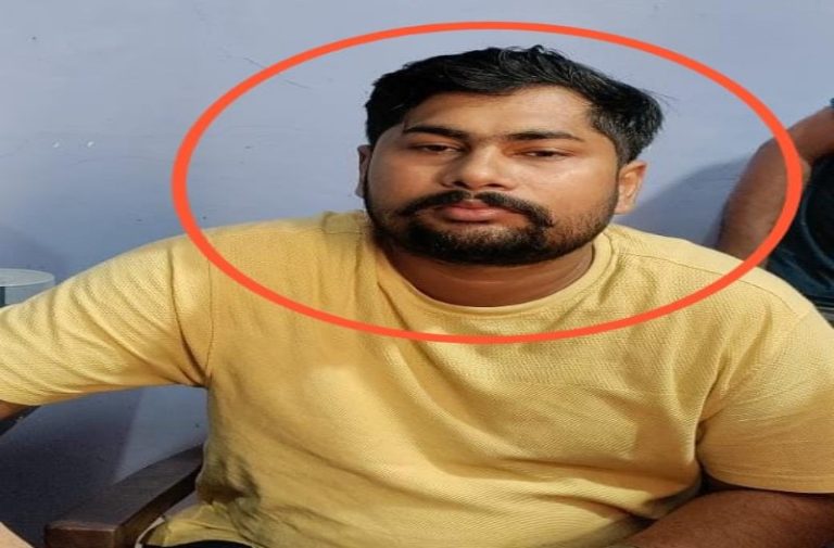 20,000 रुपये रिश्वत लेते जनपद पंचायत का उपयंत्री रंगे हाथों गिरफ्तार