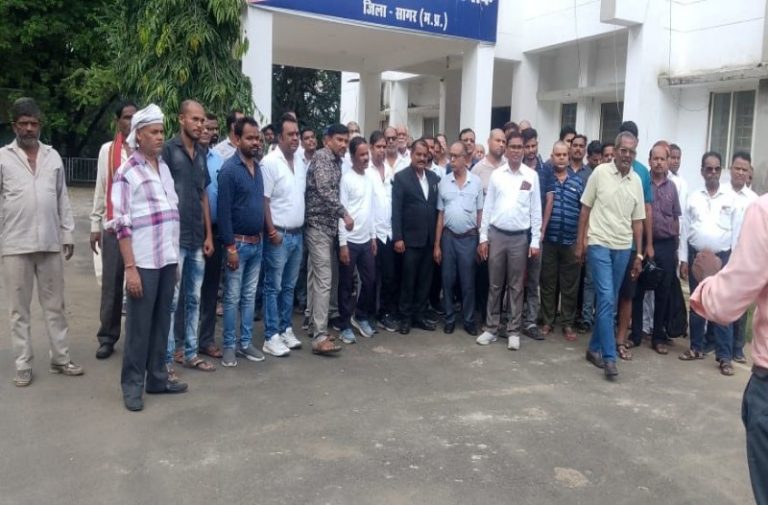 सागर में RTI की ब्लैकमेलिंग बनी लेखापाल की मौत की वजह, जिले भर के एक्टिविस्टो की जांच शुरू !