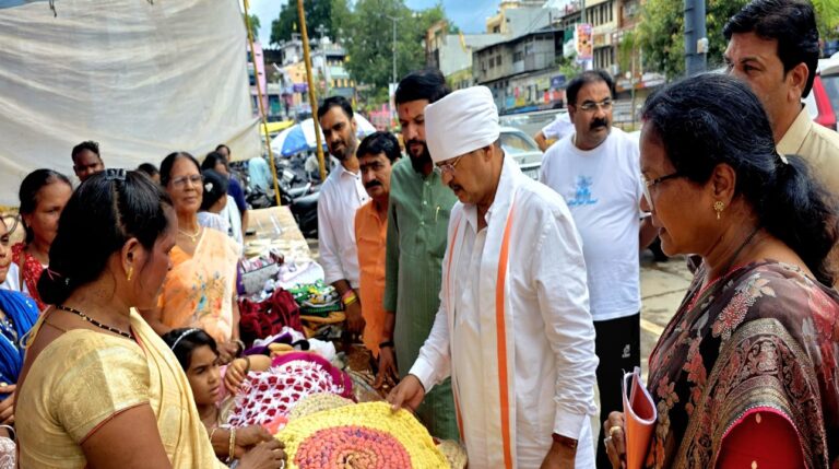 सेवा पखवाड़ा अभियान में स्वदेशी उत्पादों की प्रदर्शनी, विधायक जैन ने की मातृशक्ति के प्रयासों की सराहना