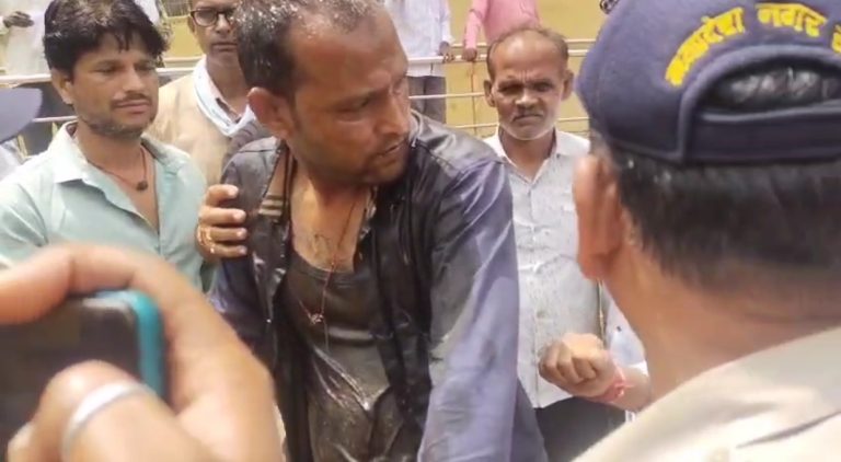 Sagar: कलेक्ट्रेट में जनसुनवाई में एम्बुलेंस के पायलट द्वारा खुद पर पैट्रोल डाला गया, कलेक्टर ने घटना की उच्च स्तरीय जांच बैठाई