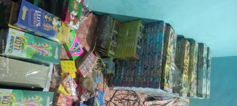 सागर में बड़ी कार्रवाई, तीन लाख रुपए से अधिक के पटाखे ज़ब्त, पुलिस कार्रवाई जारी