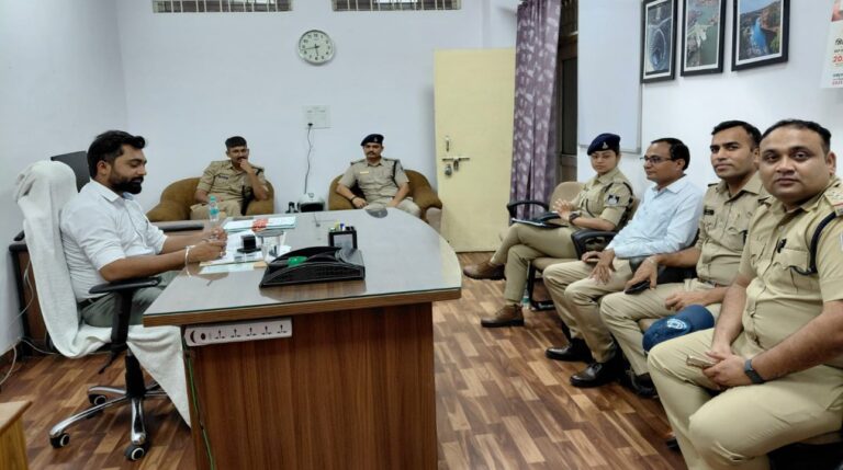 कलेक्टर के निर्देश पर एसडीएम ने ली दुर्गा विसर्जन के संबंध में बैठक