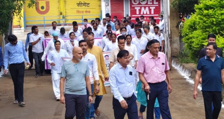 Sagar: स्वच्छता का संदेश देते हुए निकाली बीएससी के डॉक्टरों-स्टॉफ ने स्वच्छता रैली