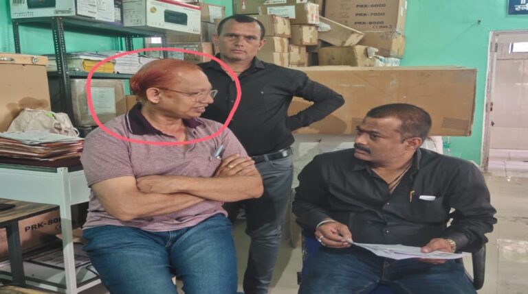 पेंशन, ग्रेजुटी, लाभ दिलाने के एवज़ में 30 हजार रुपए की मांग, डॉक्टर रंगे हाथों गिरफ्तार