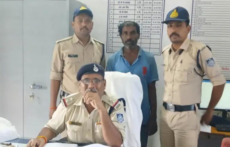 प्लेटफार्म से तीन साल का बच्चा हुआ चोरी, चोर को लोगो ने पीट दिया, गिरफ्तार