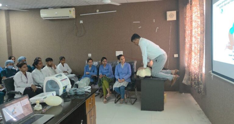 संकट की घड़ी में कैसे बचाएं जान ? डॉक्टरों ने दिया CPR का प्रशिक्षण
