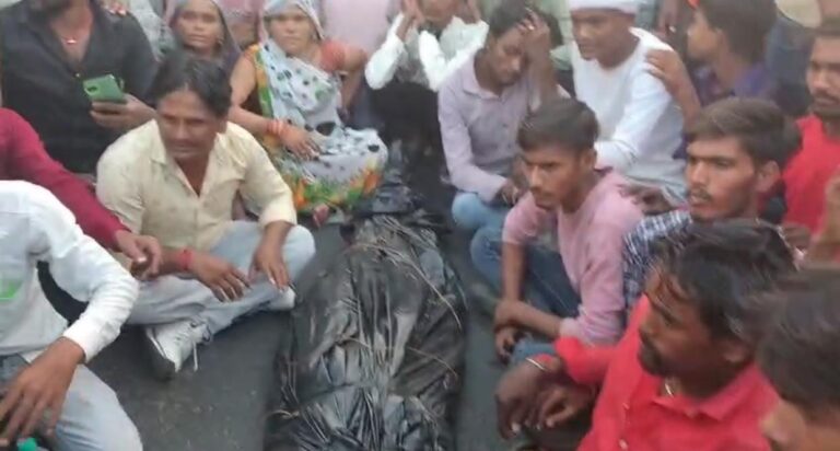शव रखकर परिजनो ने NH 44 पर किया चक्काजाम