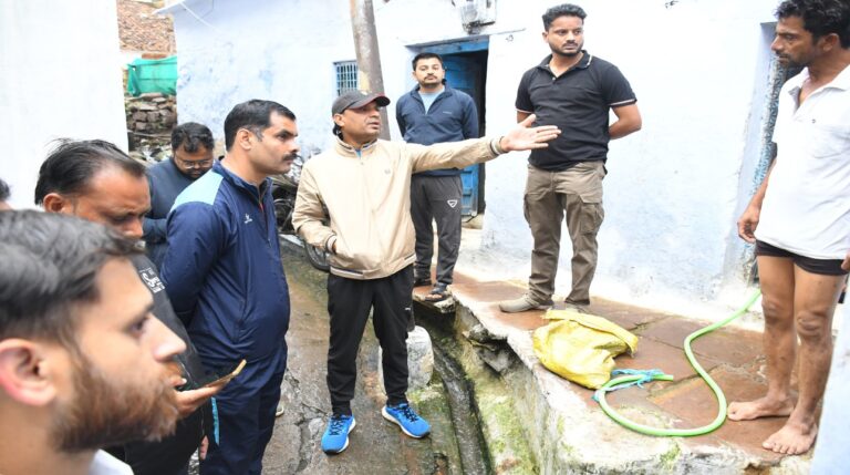 निगमायुक्त ने शहर में पशु डेयरी संचालित करने वालों के नल कनेक्शन कटवाएँ