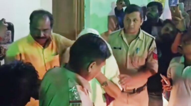 छतरपुर पुलिस की हाईप्रोफाइल जुआ फड़ पर दविश, 24 जुआड़ियों से नकदी समेत 50 लाख का माल बरामद