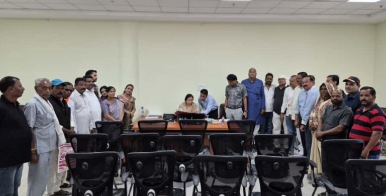 नगर निगम कर्मचारियों की पदोन्नति समेत सभी मांगों का निराकरण करने के लिये महापौर एवं निगमायुक्त का आभार व्यक्त किया