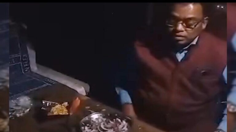 सीएम राइज़ स्कूल में प्रिंसिपल और पीटीआई की शराब पार्टी का वीडियो हुआ वायरल,ग्रामीणों ने लगाई क्लास