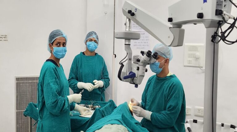 बुंदेलखंड चिकित्सा महाविद्यालय के आई बैंक नेत्र रोग विभाग में हुआ सफल नेत्र प्रत्यारोपण