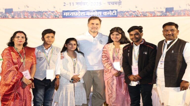 राहुल गांधी ने पूछा कैसी चल रही जिला काँग्रेस, अध्यक्ष महेश जाटव बोले आम जनता के लिए संघर्ष जारी है जीत मिलेगी
