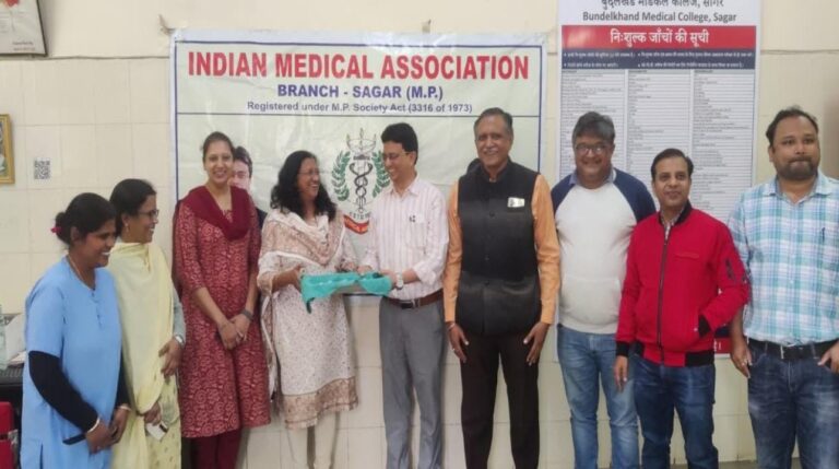 सागर में आईएमए अध्यक्ष ने BMC फेस्स सर्जरी के लिए दिये उपकरण