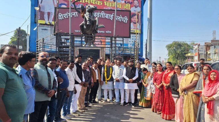 बिहार विधानसभा चुनाव में एनडीए की बंपर जीत, विधायक लारिया ने कार्यकर्ताओं के साथ मनाया जश्न