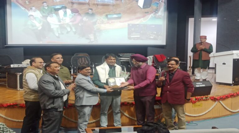 विद्यार्थी स्वच्छता और अनुशासन को अपने जीवन में उतारें –आयुक्त राजकुमार खत्री