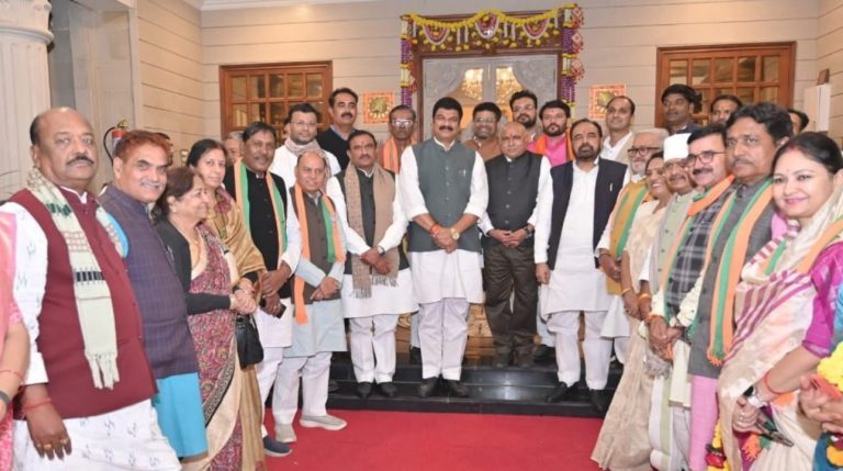 BJP प्रदेश अध्यक्ष का सागर में जोरदार स्वागत हुआ, गुटबाजी के सवाल पर खंडेलवाल बोले आल इज वैल 