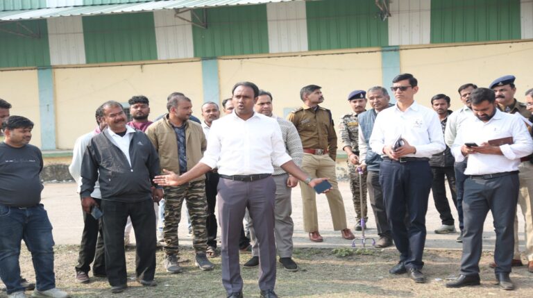 शिक्षक बच्चों को सर्वांगीण विकास परख शिक्षा प्रदान करें – कलेक्टर