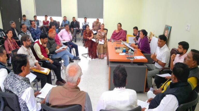 महापौर की अध्यक्षता में परिषद बैठक: आवारा पशुओं पर बड़ा फैसला सामने आया