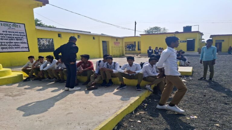 शासकीय विद्यालयों में ई-अटेंडेंस सुनिश्चित करने, शैक्षणिक अमले की नियमित उपस्थिति के निर्देश