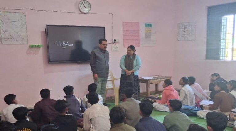 सागर में लोकसेवकों को ई-अटेन्डेंस लगाये जाने के संबंध में दिए निर्देश