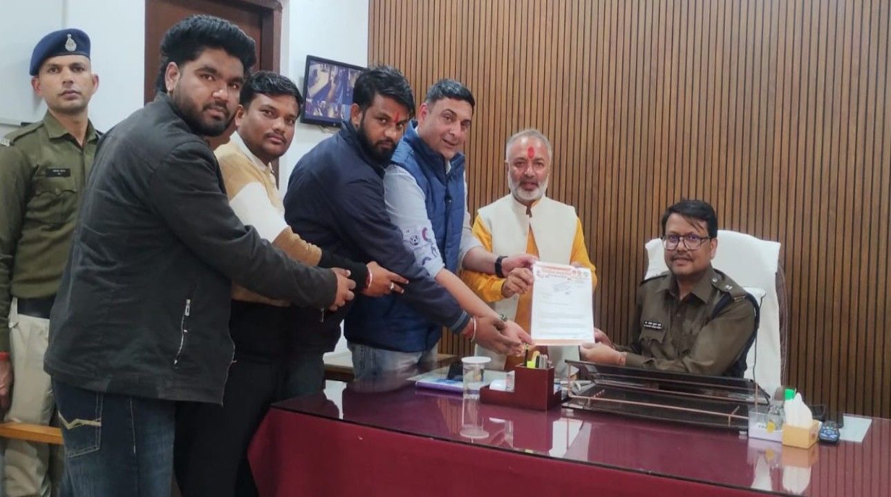 सागर में गौरक्षक पर हुए हमले के आरोपियों पर ठोस कार्यवाही की मांग, शिवसेना ने सौपा एसपी दफ्तर में ज्ञापन