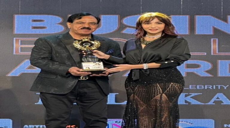 सम्मान और फैशन का मंच बना बिजनेस एक्सीलेंसी अवॉर्ड, दिखी ग्लैमर की झलक