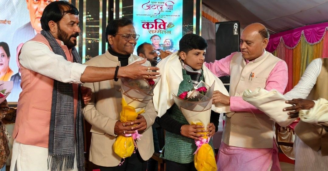 मकरोनिया में अटल शताब्दी वर्ष पर “एक शाम, अटल जी के नाम” कवि सम्मेलन