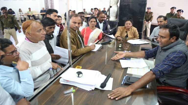 सागर कलेक्टर ने जनसुनवाई में 151 आवेदनों पर त्वरित कार्यवाही कराई