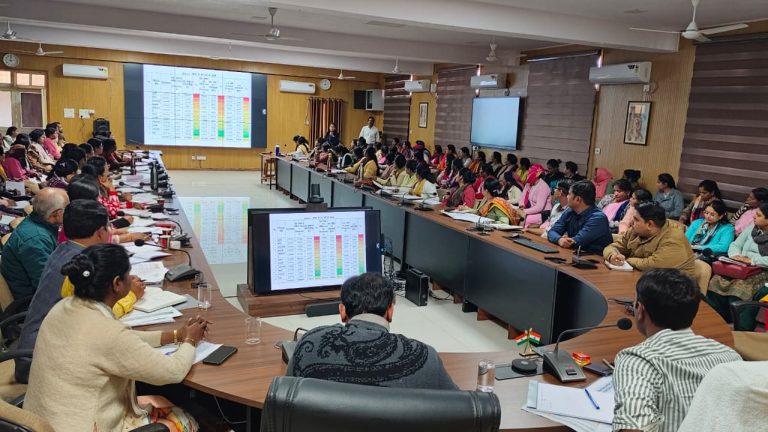 लाडली लक्ष्मी से पोषण वाटिका तक… कलेक्टर ने परखी योजनाओं की जमीनी हकीकत, दिए विशेष अभियान के निर्देश