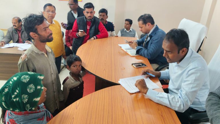 विकासखंड स्तरीय जनसुनवाई: समस्याओं का मौके पर निराकरण, शासन की योजनाओं को अंतिम व्यक्ति तक पहुँचाने के निर्देश