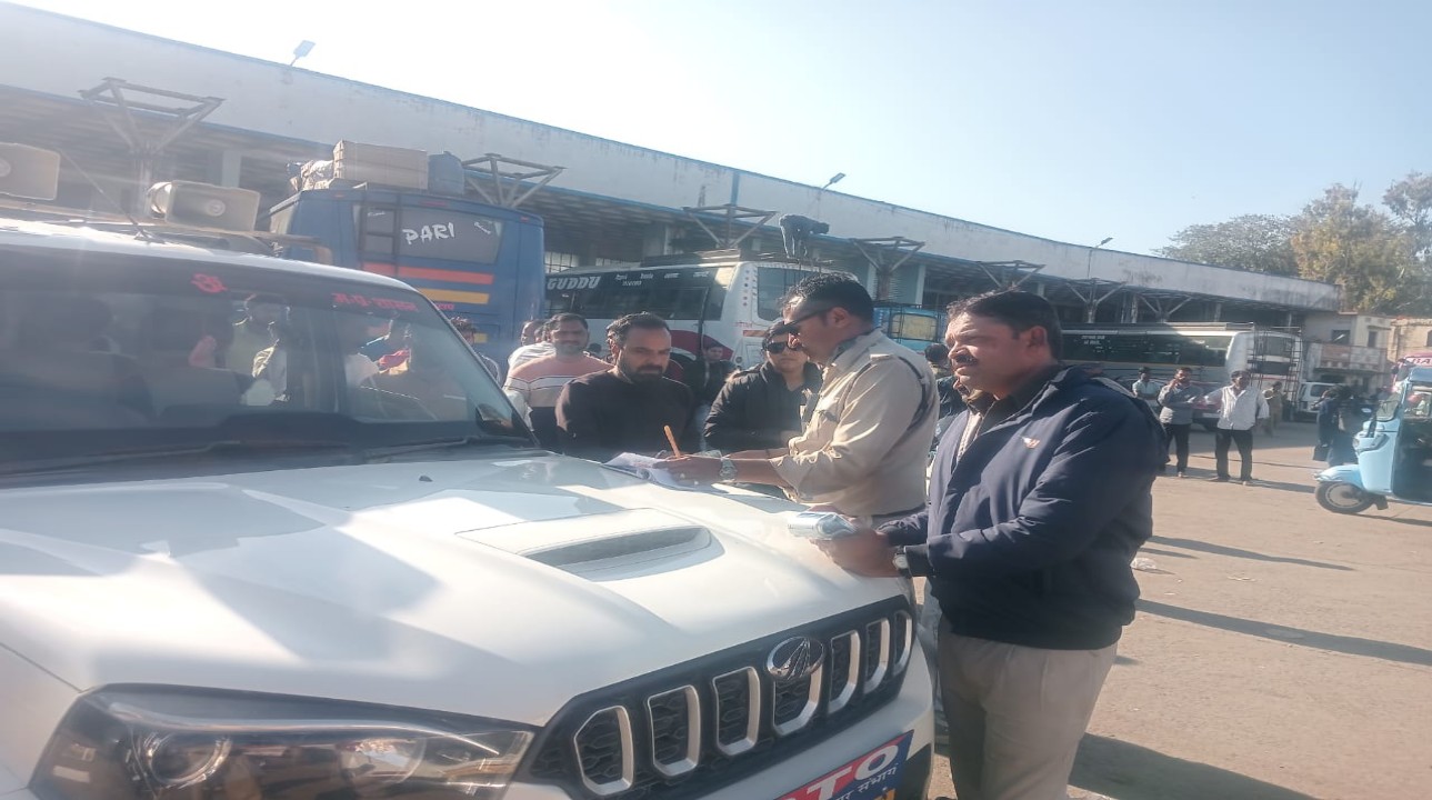 सागर में स्लीपर यात्री बसों पर कार्यवाही, 55 हजार का जुर्माना हुआ