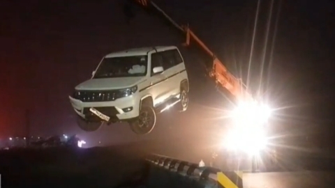 सागर NH-44 पर देर रात हुआ हादसा, हाईवे पेट्रोलिंग टीम की तत्परता से बाल-बाल बचे दो भाई