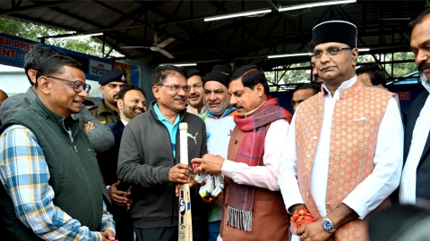 पत्रकार साथियों की कलम की बाउंसर, शब्दों की गुगली और रिपोर्टर्स का रन रेट लोकतंत्र में लगाता है चार चांद: मुख्यमंत्री डॉ. यादव