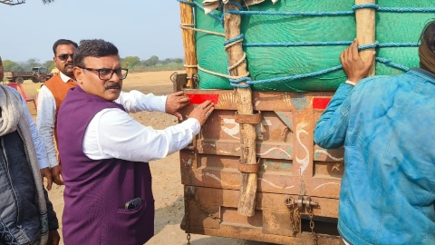 सागर में 78 ट्रेक्टर-ट्रालियों पर रेडीयम रिफ्लेक्टर लगाये गये