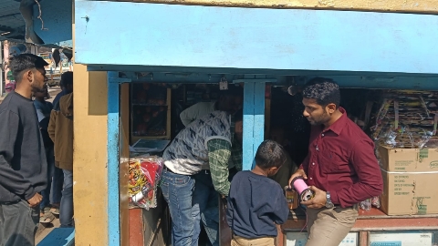 चाइनीज मांझे पर सख्ती : कलेक्टर के निर्देश पर विभिन्न स्थानों से मांझा जब्त, दुकानदारों दी गई समझाइश 