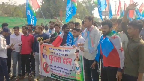 इंदौर जल संकट को लेकर सागर में विरोध, NSUI ने किया मुख्यमंत्री का पुतला दहन
