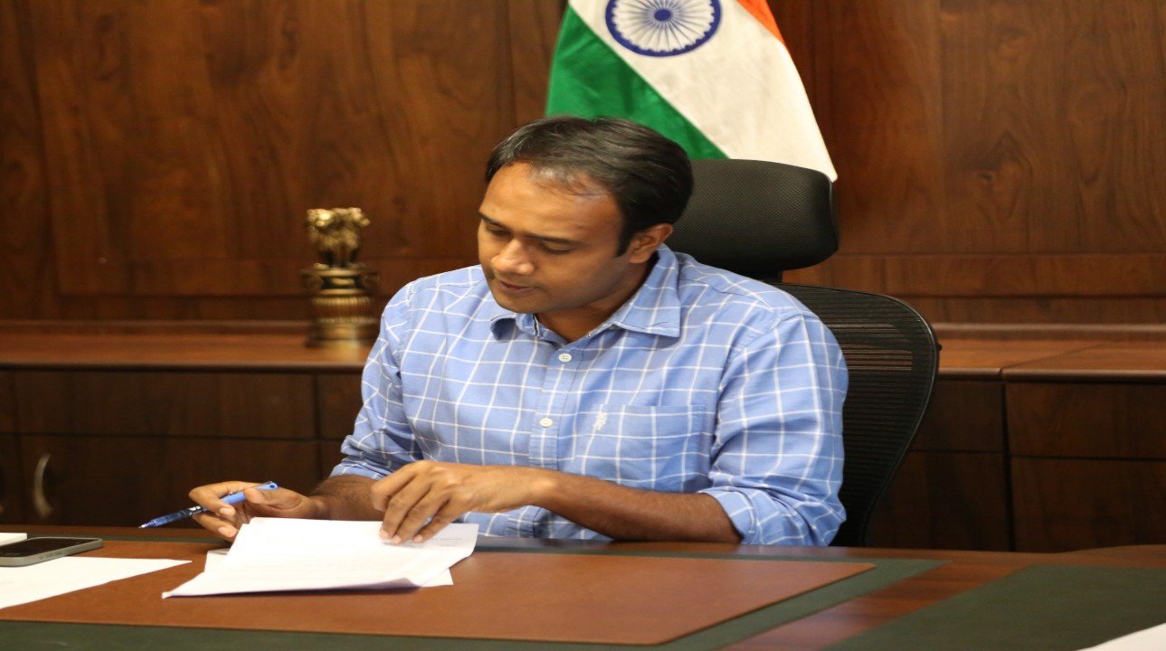 कलेक्टर की कड़ी कार्रवाई,दो शिक्षको को किया निलंबित