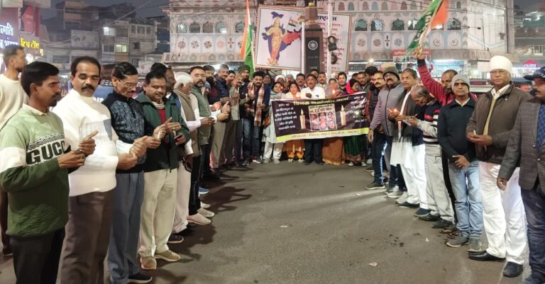 दूषित पानी को लेकर हुई मौतों के विरोध में सागर में कांग्रेस ने निकाला कैंडल मार्च