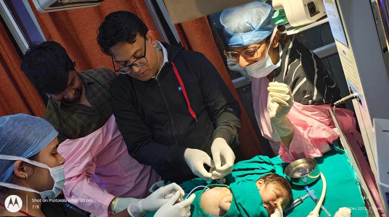 SAGAR: चैतन्य अस्पताल के डॉक्टरों की मेहनत से 25 दिन के नवजात को मिला जीवनदान