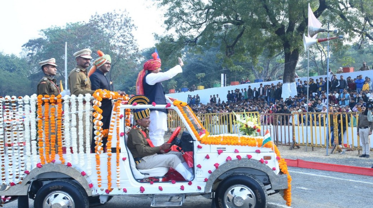 सागर में हर्षाेल्लास, देशभक्ति एवं गरिमामय ढंग से मनाया गया 77वां गणतंत्र दिवस