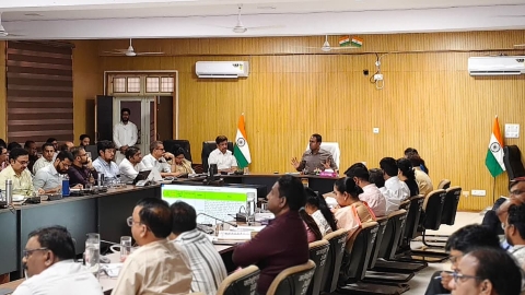 वैक्सीनेशन में रुचि न रखने वाले बीएमओ पर करें निलंबन की कार्यवाही