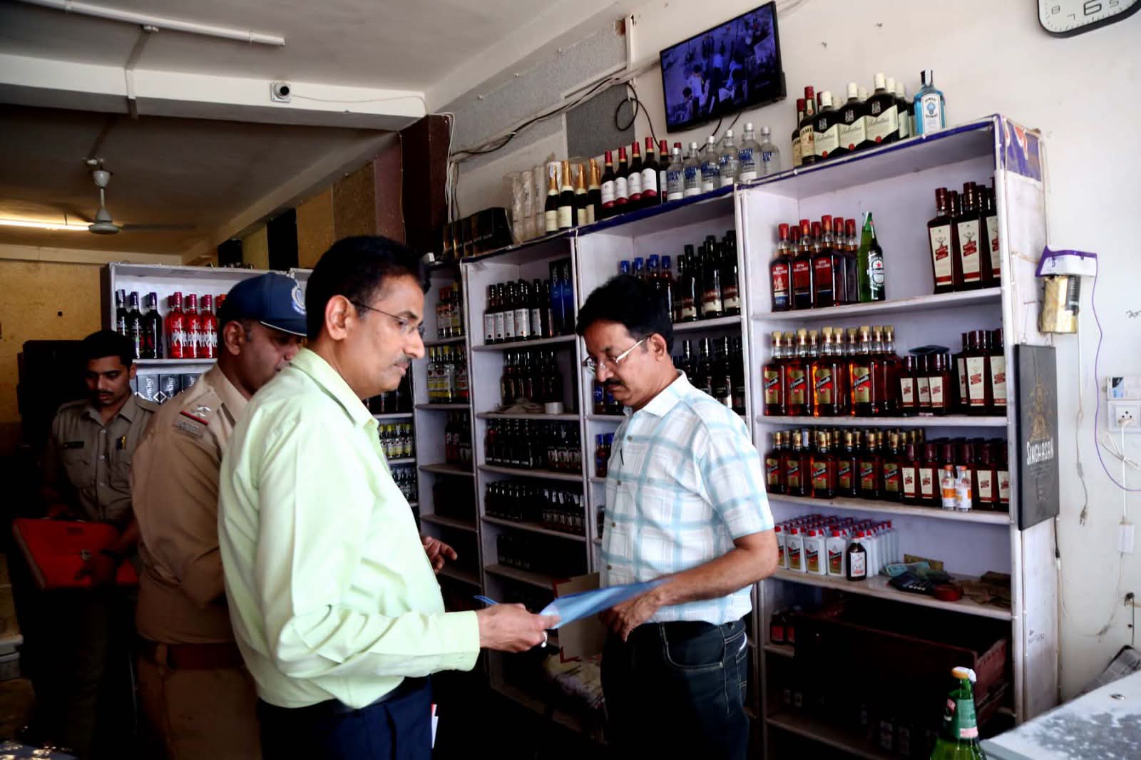 अनियमितताओं पर बड़ी कार्रवाई: कम्पोजिट शराब दुकान का लाइसेंस निरस्त